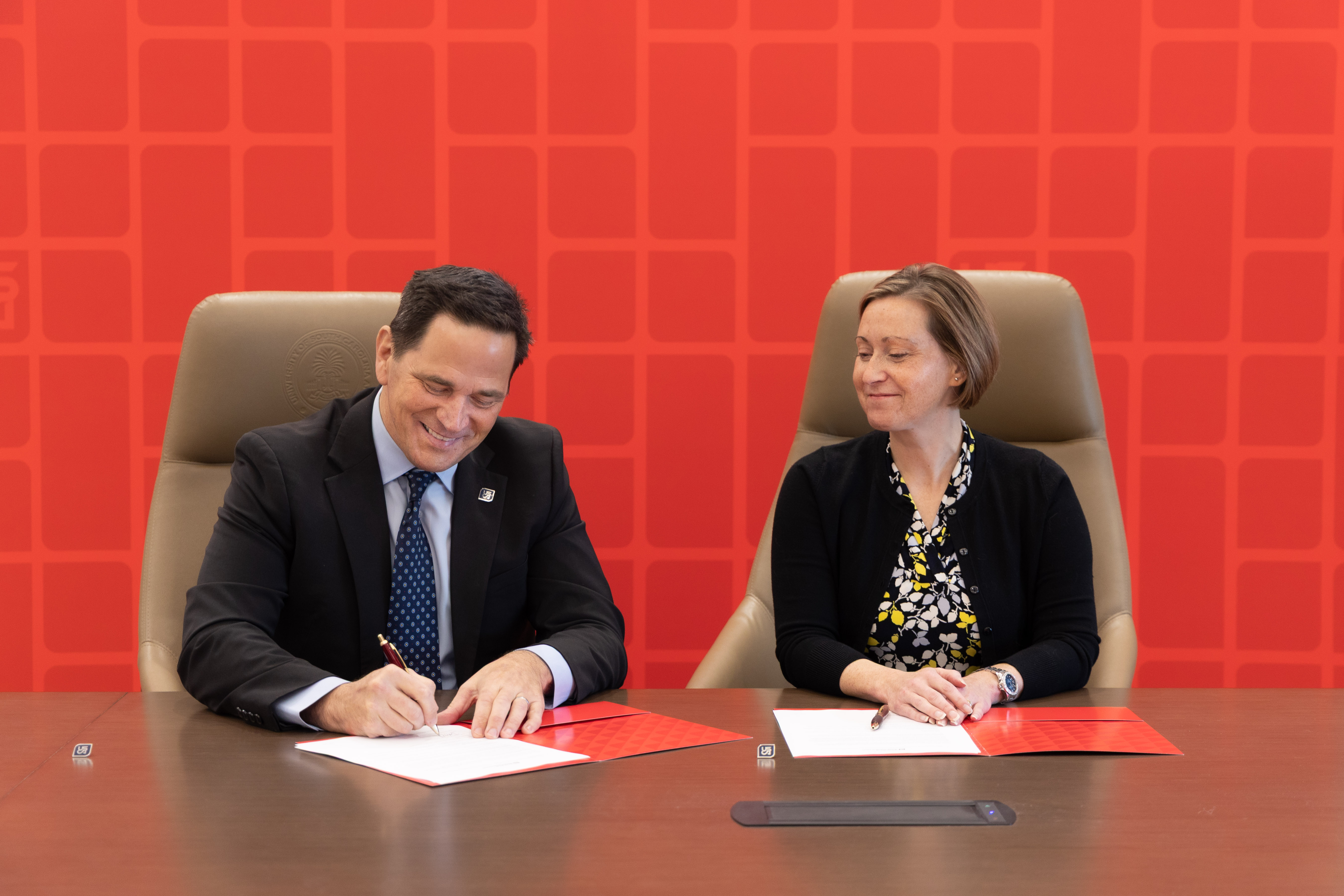 Chancellor Daniel Heimmermann and Dr. Allison J. Hamilton Molnar, executive director of Aiken’s Citizens for Nuclear Technology Awareness, signed a memorandum of understanding Nov. 19, formalizing a new aspect to the partnership.  The USCA Regional Security Operations Center now supports the local nonprofit, providing cybersecurity assistance. [USCA photo by John Antaki]