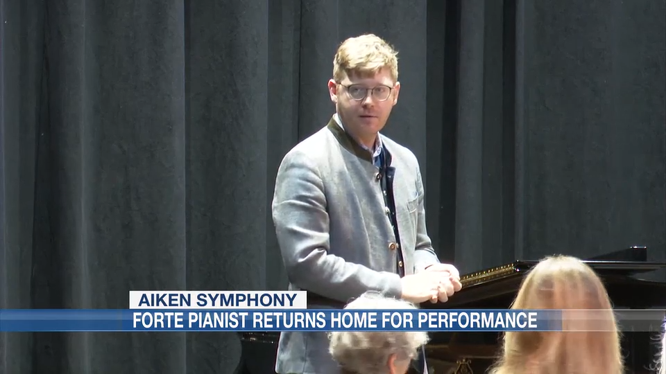 Acclaimed pianist and Aiken native Daniel Maltz returned to home to instruct a master class at USCA.